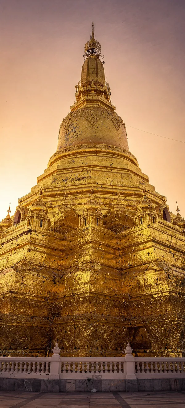 Golden Hour Pha That Luang