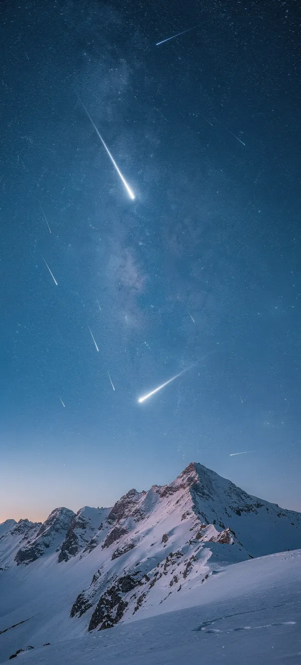 Orionids 2026: Meteors over Snowy Peaks